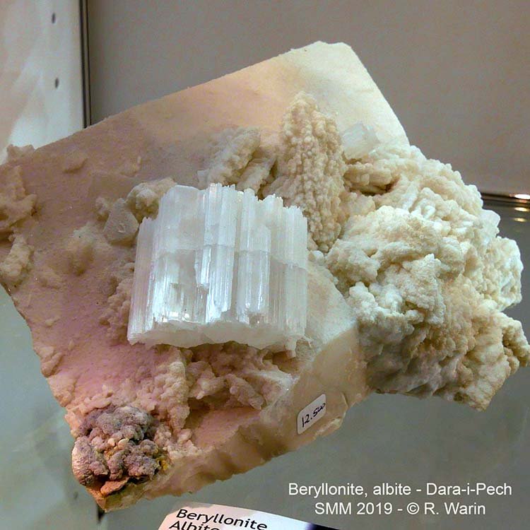 Beryllonite-albite-40151_R.jpg