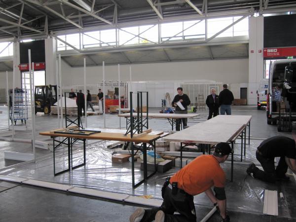 Munich 2009 - How to build an stand 3.jpg