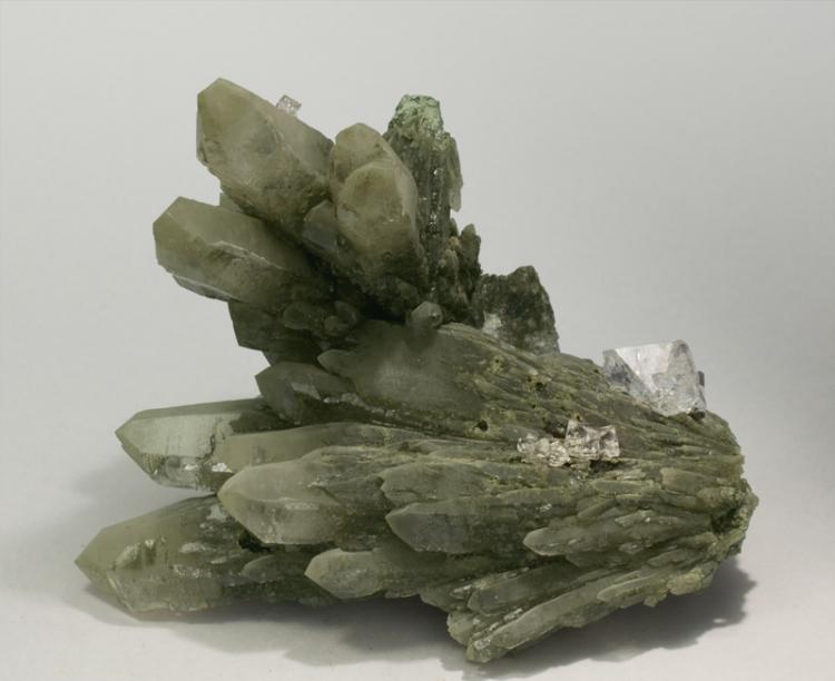 Prase with octahedral Fluorita - Huanggangliang Iron Mines_Chifeng_Inner Mongolia A.R._China.jpg