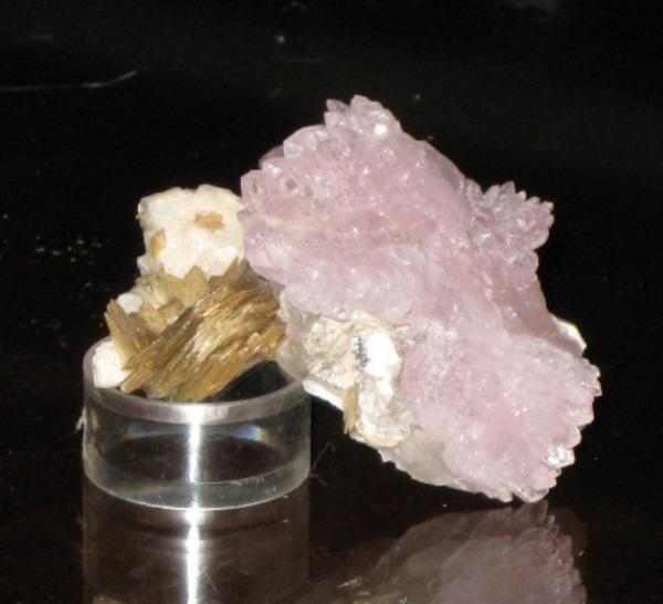 Rose quartz muscovite.jpg