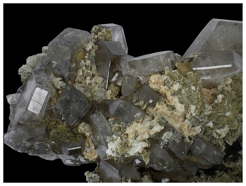 02 - FLUORAPATITE SIDERITE, ARSENOPYRITE, MUSCOVITE.jpg