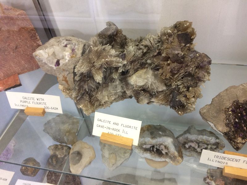 Franklin, GMM, Calcite, Fluorite, Cave in Rock, IL.JPG