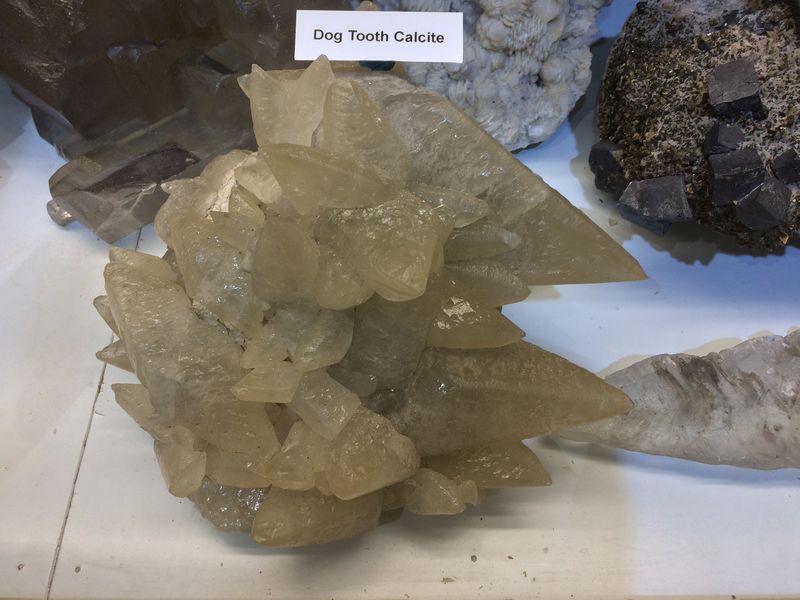 Franklin, RCG, Calcite (Dog Tooth), Tri State Pb-Zn Di.JPG