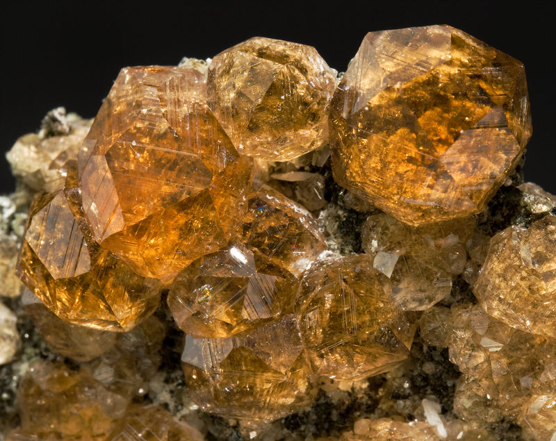 Grossular variety hessonite - Jeffrey Mine_Asbestos_Les Sources RCM_Estrie_Qubec_Canada - detail.jpg