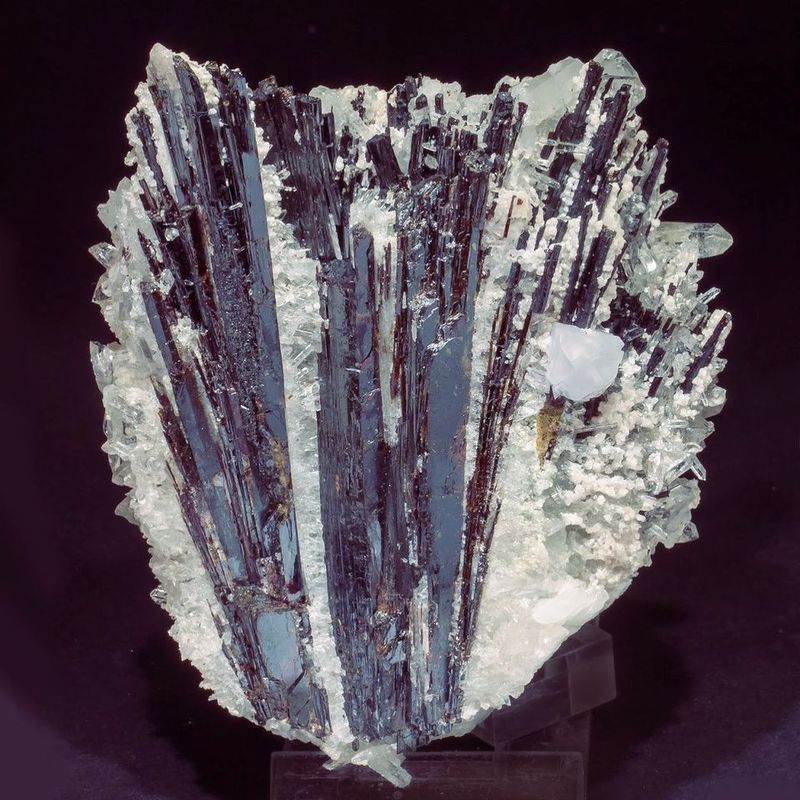 Hbnerite with Quartz and Fluorite - Huayllapon Mine_Peru.jpg