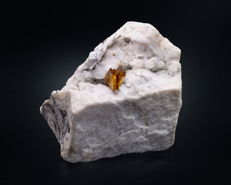 Sphalerite(cleiophane variety)-MIM_Museum(2188).jpg