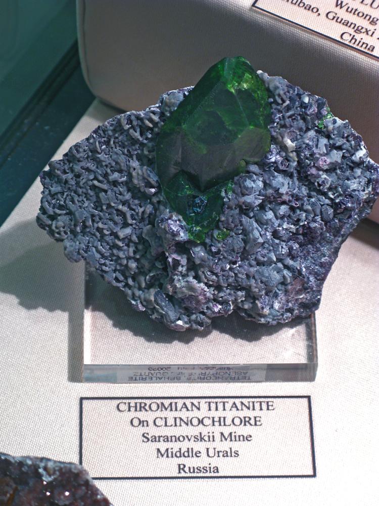 Tucson 2011 - Chromian Titanite Russia.jpg